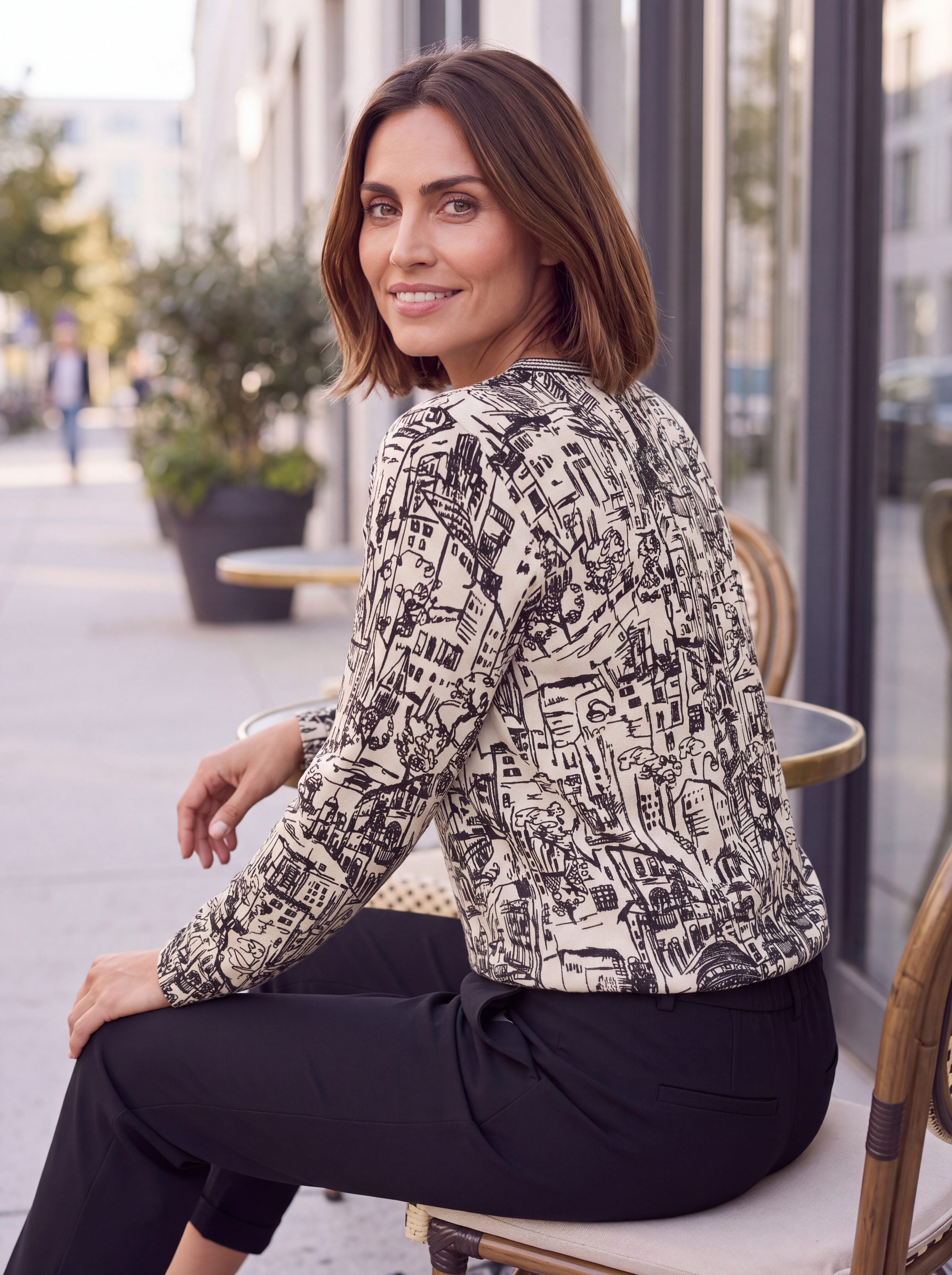 Dámsky pulóver BROADWAY NYC FASHION BLACK SCRIBBLE s.WEAR 22